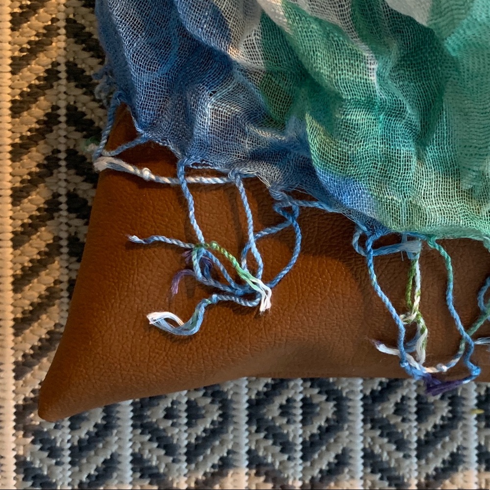 NWT floral scarf - Picture 5 of 7